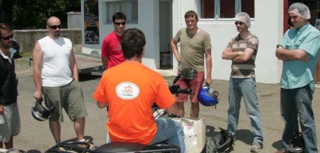 Briefing antes de la ruta en cuatrimoto 